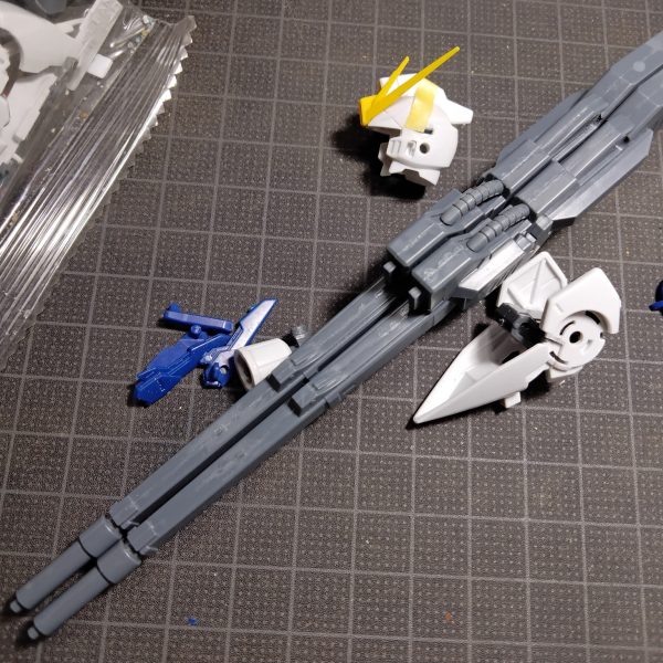 画像は以前少し触れたシステムインジェクションの外れ個体です。ゼロカスの方は、チマチマと表面処理とヤスリがけやら後ハメどうするかとかトサカ陥没です。オマケは当時のスポドリおまけたぶん海洋堂の深海生物モノです。　シークレットがマッコウクジラ?でした。さらに、当時ほぼ未塗装で組んで遊んで、あとは、未来の自分に託した初代mgザク。せめて頭部の動力パイプをどうしたか書いておけと、昔の自分を問い詰めたい。（3枚目）