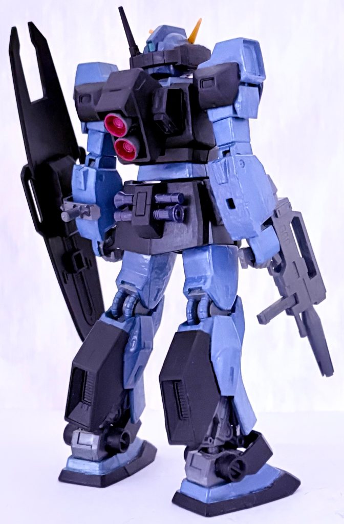 リアビュー。実は小生、オリジナルネモの緑色のカラーがあまり好きではないのであえてティターンズカラーで塗装した(gundam-kao10)