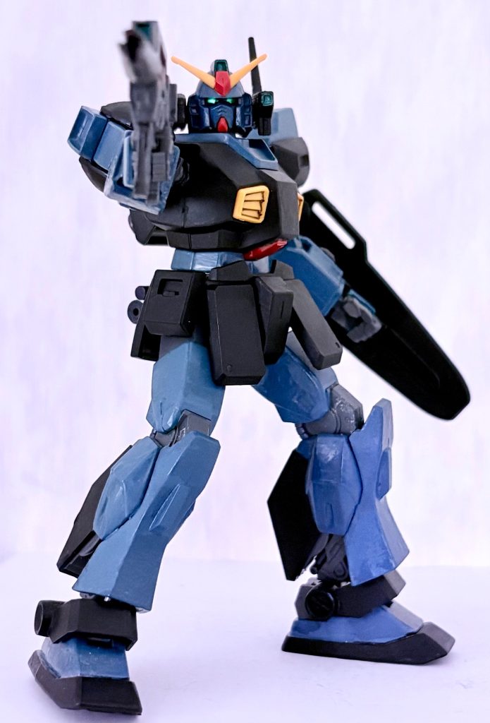 胴体の形状がどちらも結構似ているので頭を変えてもなかなか良さげ(gundam-kao2)
