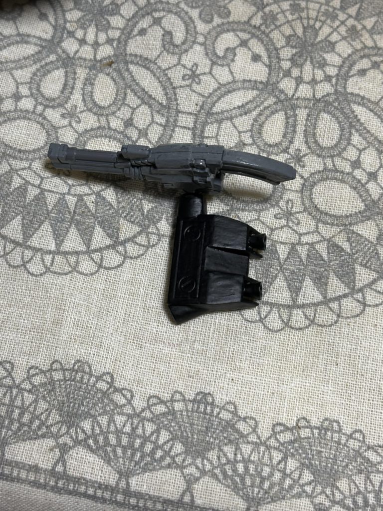 作品名：旧キットモロッコGMのバックパック発見。<p>数日前に破壊された元のバックパックが見つかった🎒 犯人はウチの飼い猫だったorz いちおう改造用にとっておくかな(gundam-kao5)</p>
