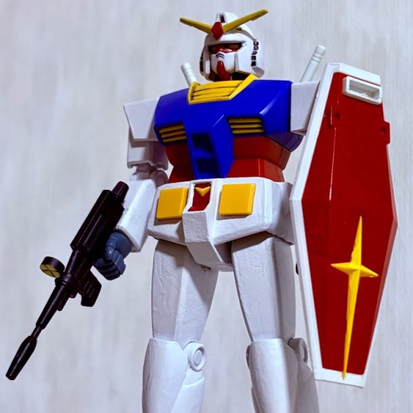 【小ネタ】ガンダムのアンテナの色。