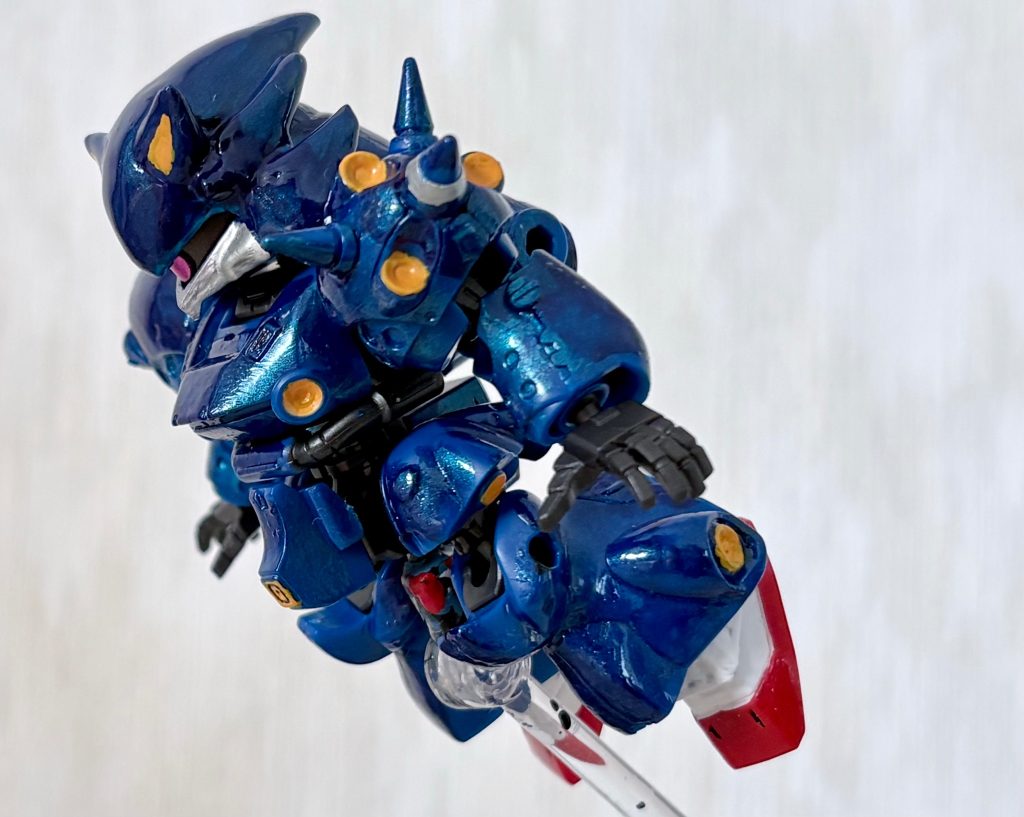 宙に浮かんでいる状態。
