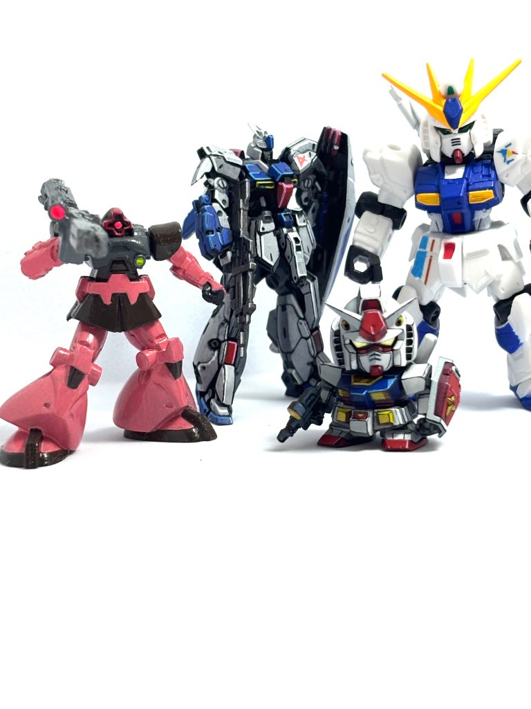 ガンコレ（シャアドム）アーティファクト（リ・ガズィ）MSアンサンブル（福岡ν）ちっちゃ！&nbsp;我が家の小さい選抜と比べても圧倒的ちいささ！オレじゃなきゃ見逃しちゃうね。&nbsp;しかもこれで組立式プラモ！バンダイの技術力は世界一イイィィ！