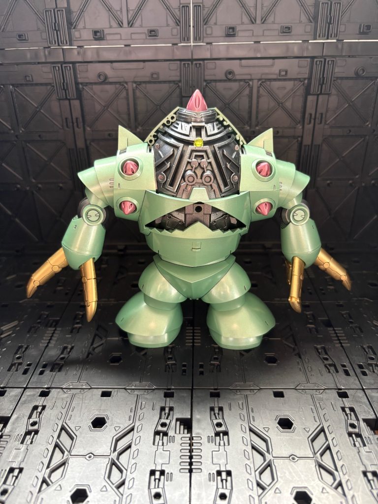 装甲外した状態。ガンメタ塗装しています。
