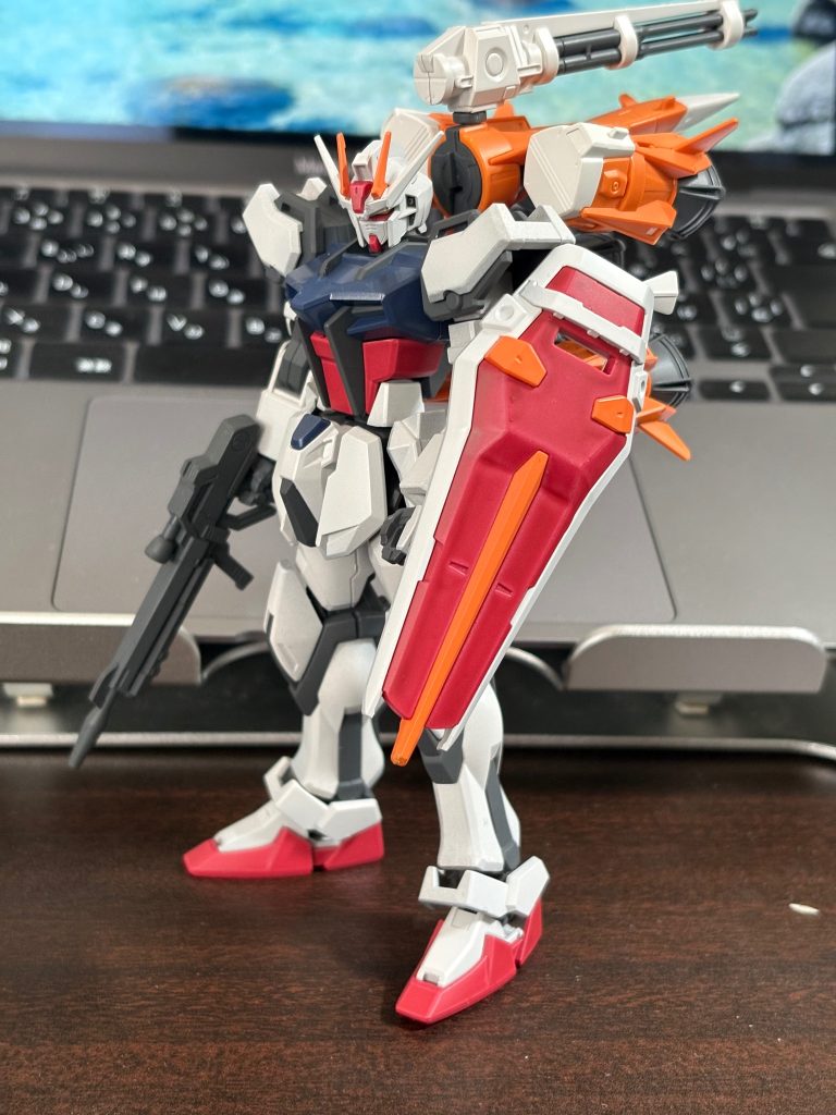 シールドの赤は塗装があらかったです。