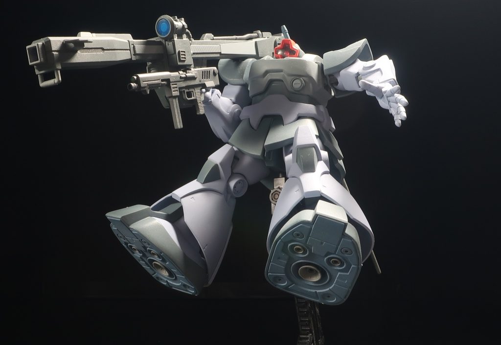 リックドムなので武器はビームバズーカです。近接防御用のMMP80マシンガンを砲身にマウントしています。