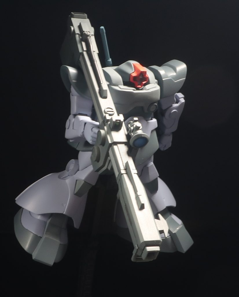 アニメに寄せるため、スジ彫りやデカールの類は入れていません。