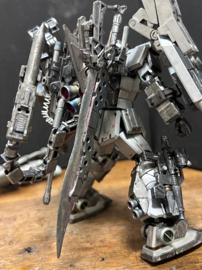 バックパック右側面にマウントできます。