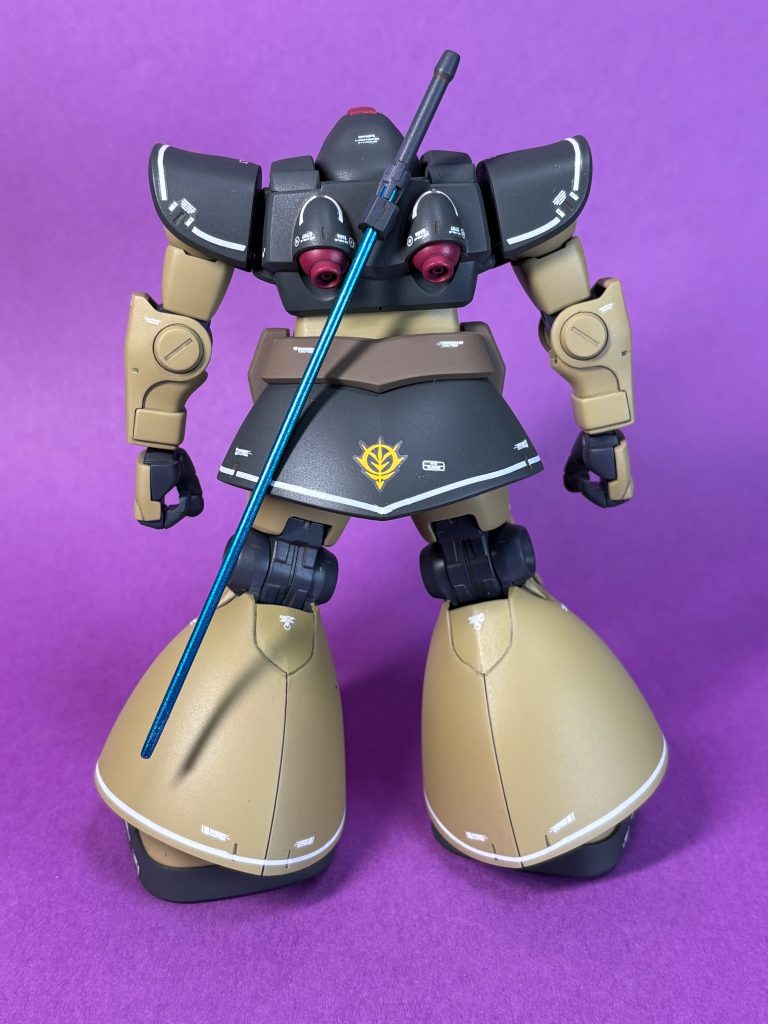 ヒートサーベル無熱状態は2mmプラ棒削りだし。ガンメタル吹いてクリアーブルー。