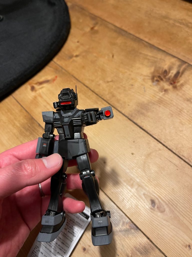 適当にスジボリを加えて塗装です。黒のサーフェイサーの上からアクリジョンを筆塗りしています。ゴーグルとレコーダーはシルバー→クリアーレッドで仕上げています。ご覧いただきありがとうございました。コメント・アドバイスを頂けると嬉しいです😊