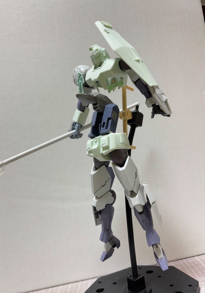 旧キット1/144ガンダムと水星の魔女ミカエリスをミキシングしました。一年戦争のマルチバースな新しいGANDの世界。