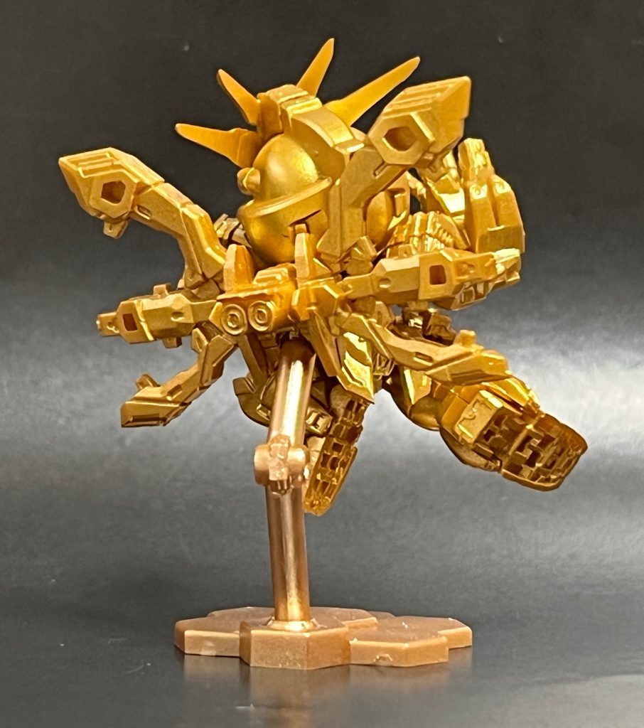 背中の日輪パーツは無くしてしまったようです…。ダボ穴が虚しい(gundam-kao9)