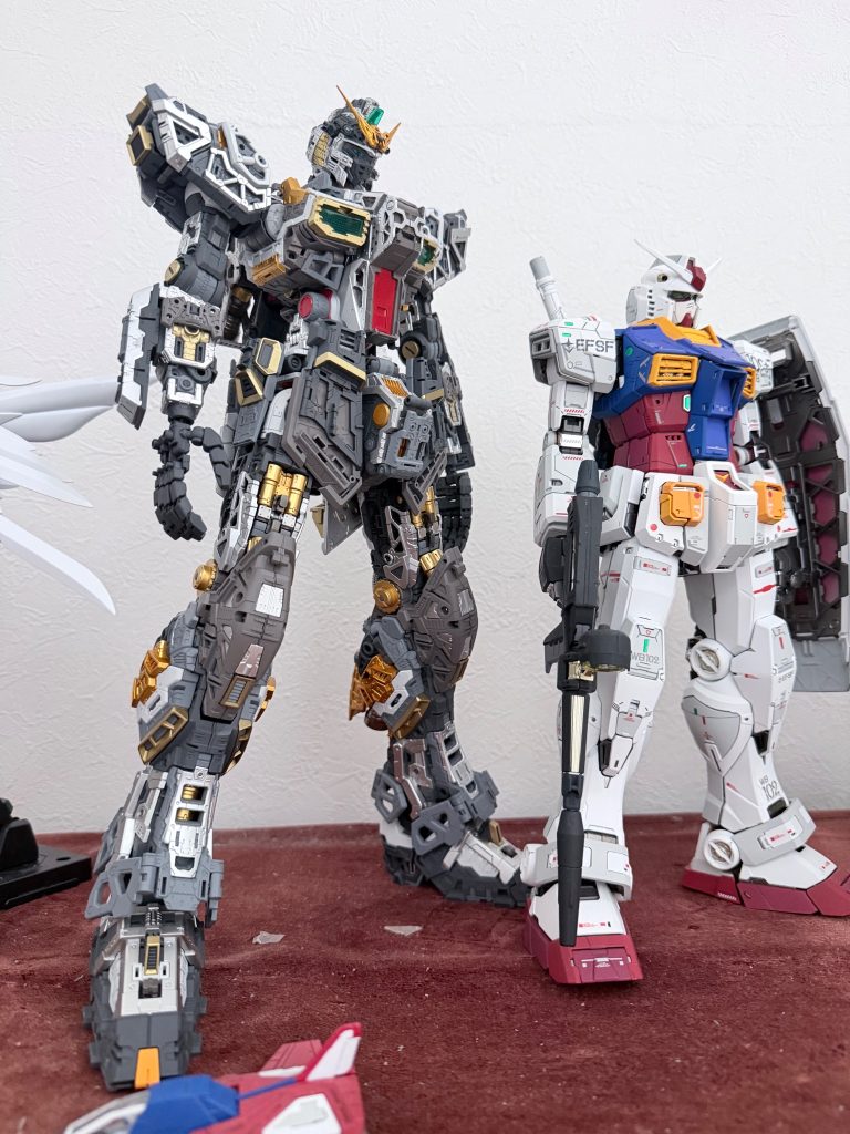 PGUガンダムと並べてます。この時点で既に二回りもデカいです。