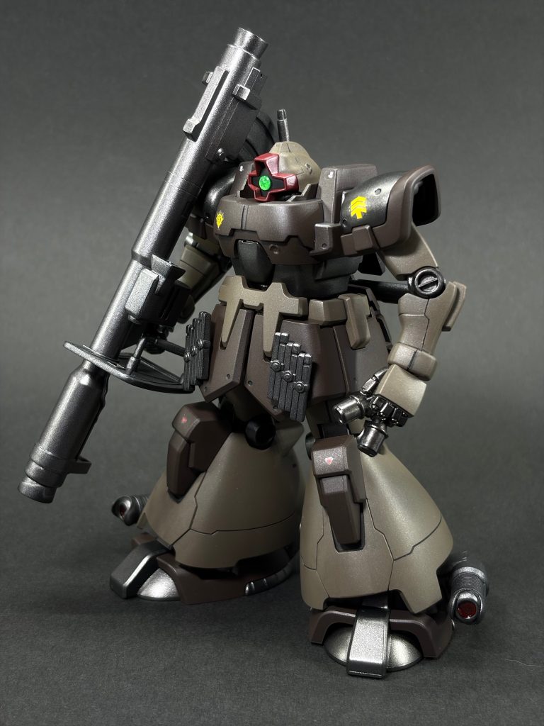 武器が全部揃ってるジャンクだったんで、シュツルム・ファウストも作ってあるんですが、腰に着けるのが難しくて諦めました🤦あれつけられる人いるんでしょうか？