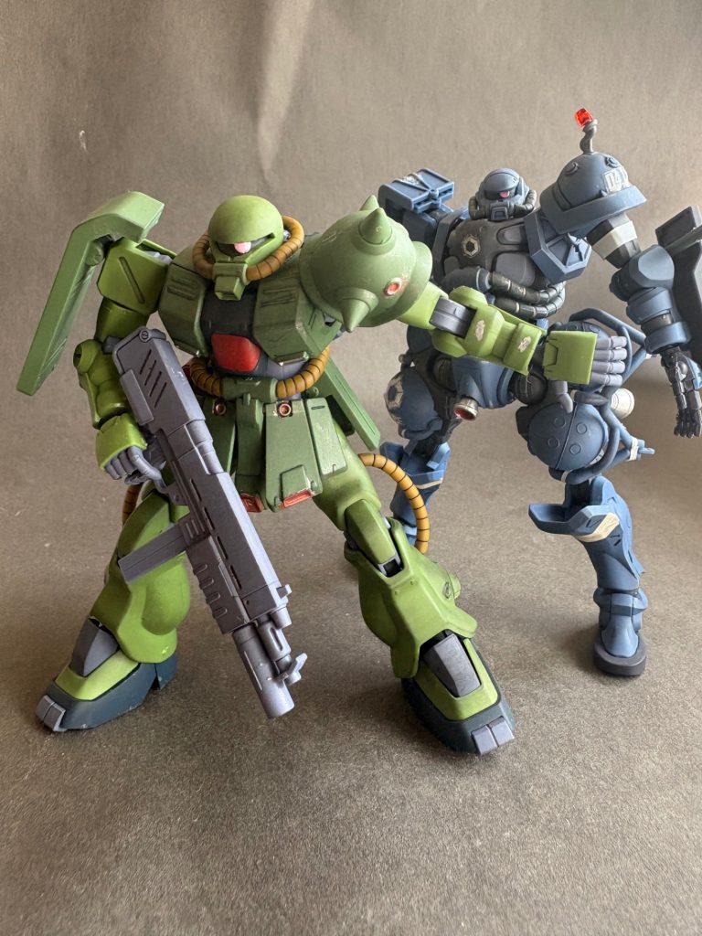 「お巡りさん、アンタが仕事熱心なのはわかるがこっから先はオレ達軍人の仕事だ。下がってな。」