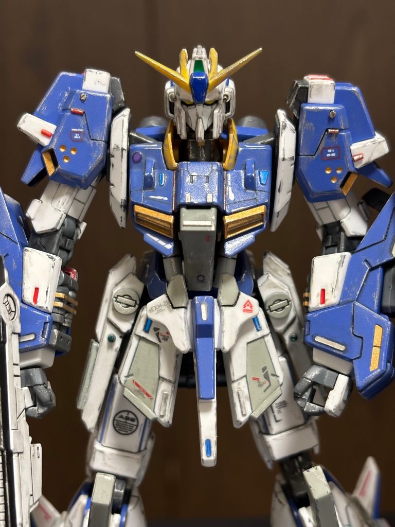 RG Hi-νガンダムを作るために(2026.5月投稿済)、ガンプラに必要な様々なテクニックをトライした習作です。スジボリ、ウェザリング、チッピング、プラ材でディティールアップ、レッドチップ作成(色付きランナーをライター炙りして)、つや消し黒フィニッシュシート使用、メタルパーツ使用、スピンブレードでモールド作成、エッチングパーツ使用、バンダイナムコのカスタマイズマテリアル、エポキシパテなど