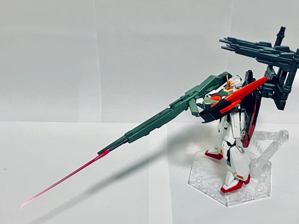 ハイパーメガランチャーです。この機体の装備で最高の威力と射程距離を誇る武器になります。