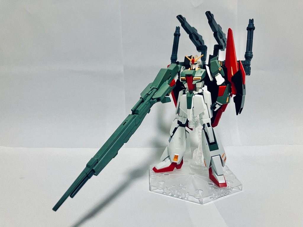 MS形態の正面です。この形態ではすべての武器が使用可能になります。