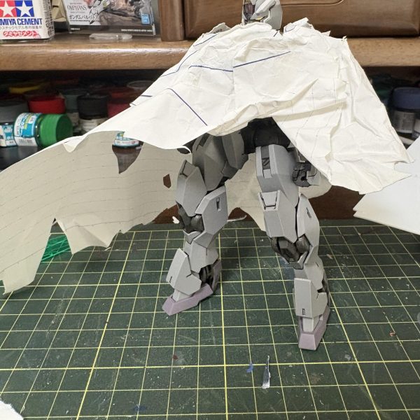再現改造をしていきます！ガンヴォルバ自体を改造するのではなく、武器とマントを作る方向性です（2枚目）