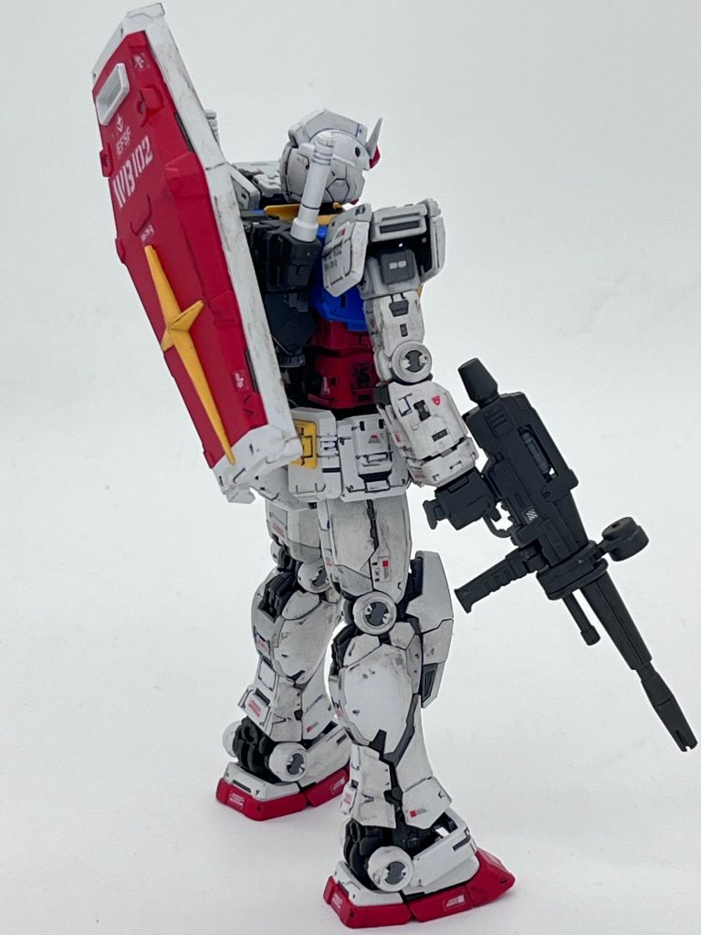 ver1.0よりもガッチリしていてます。コンセプト的には、お台場のガンダムの1/144ガンダムがリアルグレードだったので、ver2.0てなんだよーって気がします。ジムとグフのリリースをお待ちいたします。陸戦ガンダムのリリースが決まりましたが、たぶんアドバンスドMSジョイントは採用されませんよね。とほほー