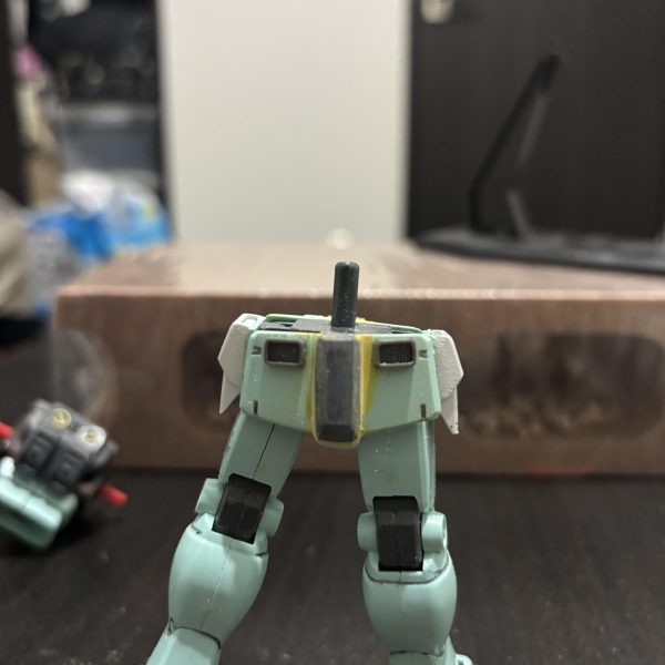 制作記録4さすがにサイドアーマー長すぎたのでカットしました。ジャンク品HGフリーダムの腰パーツのディテールをカットして貼ってみました。次は胴体周りを手入れしていこうと思います。（2枚目）