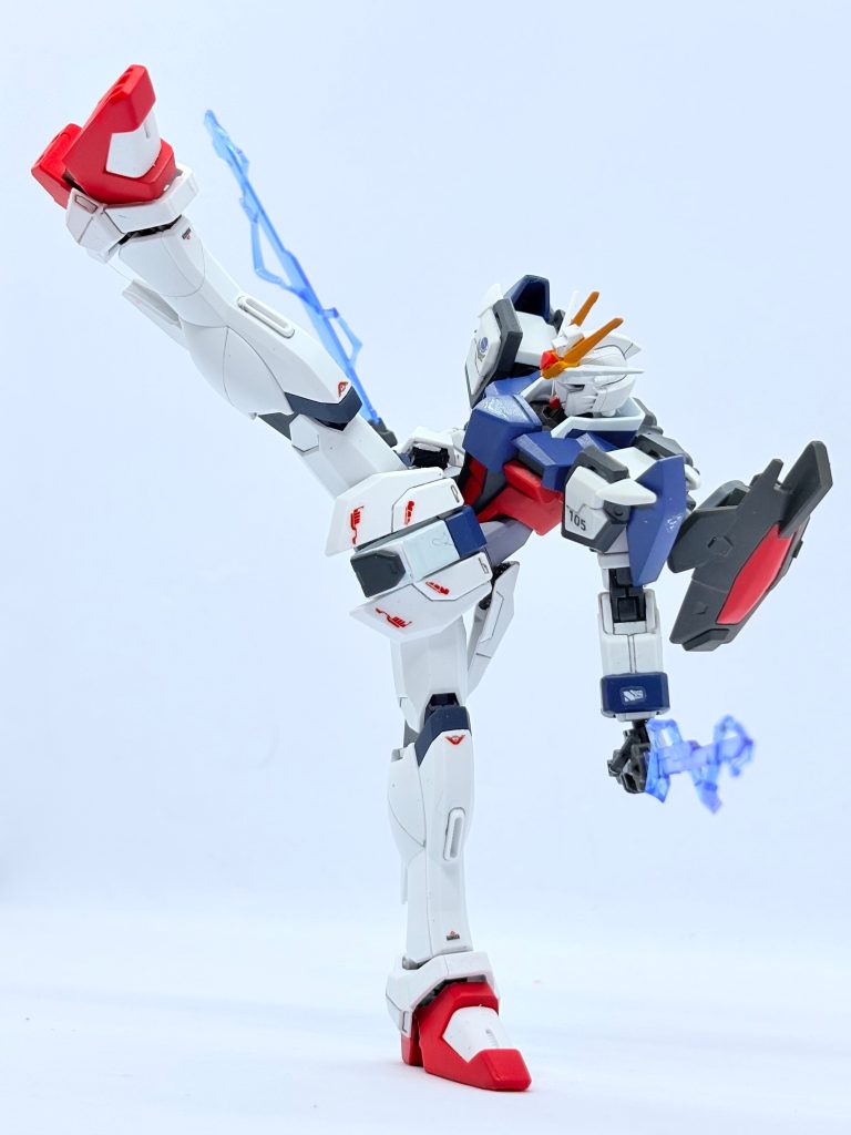 レジェンド胴体がベースなお陰でこんなハイキックもスタンド無しで安定するよ。