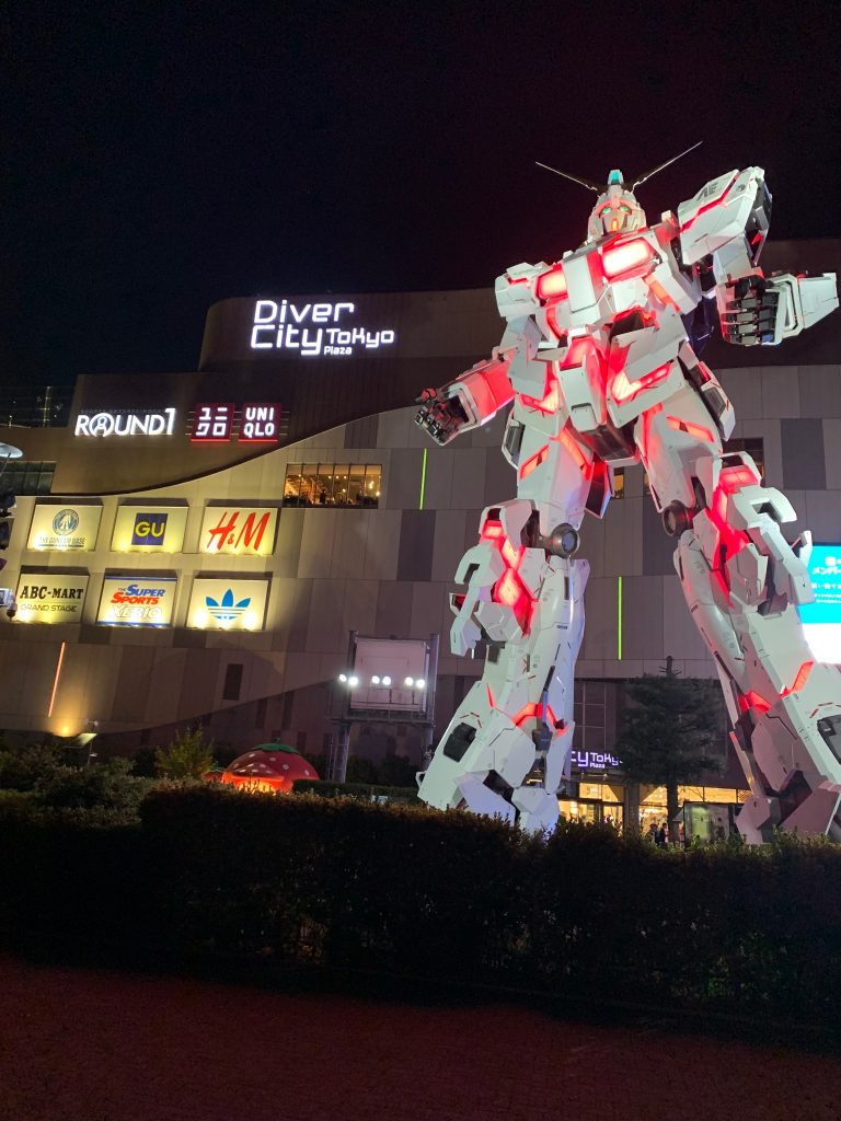 夜の方がサイコフレームが輝いて見えました。