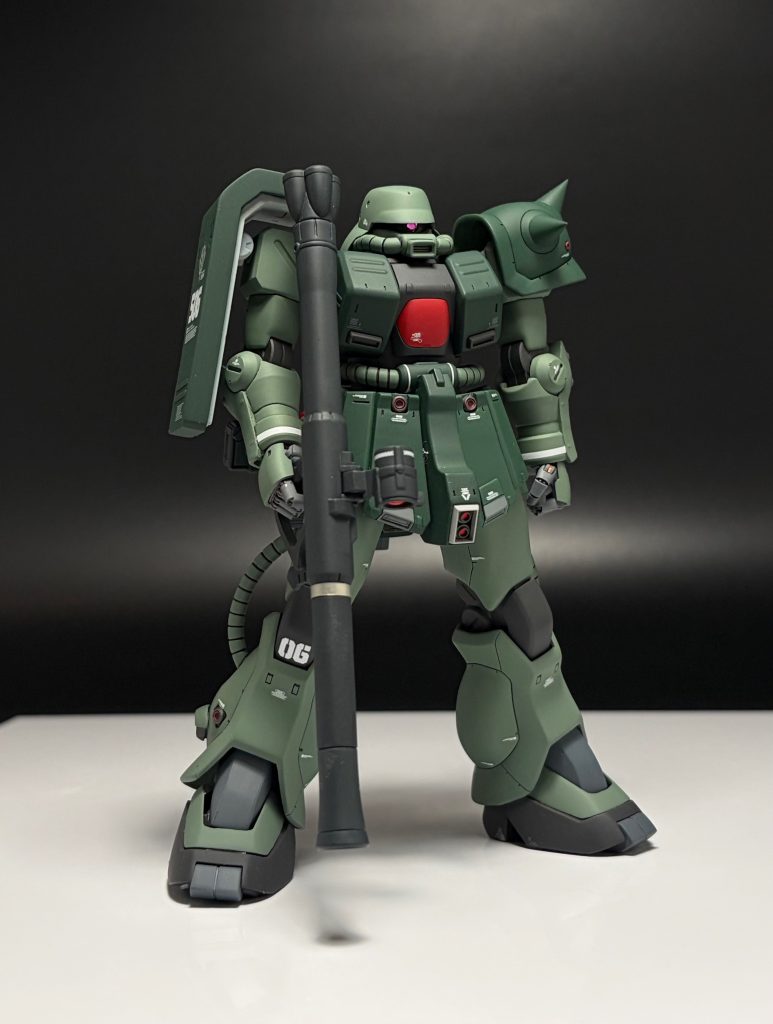 元キットの四肢を太くする工作になりました。