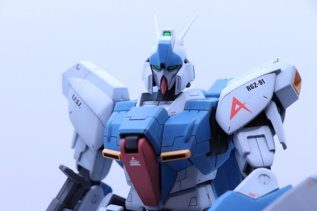 左肩のエースマークは量産型νガンダムVer.Kaを作った際に使わなかったものがあったので利用してみました。