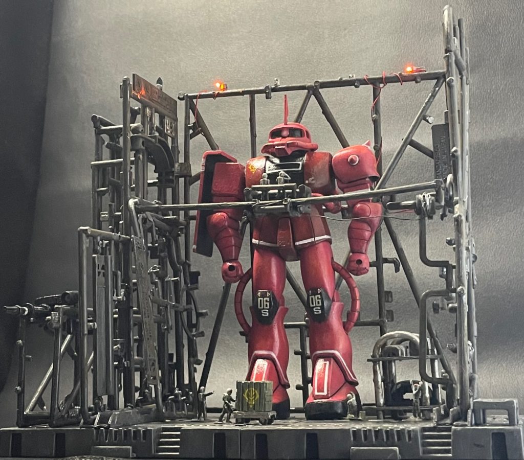塗装はメタルブラック→RPM75グレー（バイオレット）です。その上からウェザリングカラーで仕上げ。グレー一色だと寂しいので、数字ババをシルバーで塗り分け。派手にはなったけど、地味。