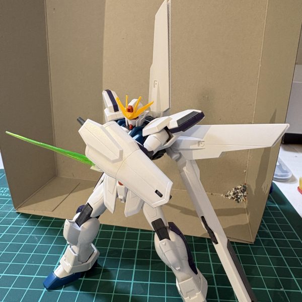 30周年なので大好きなGXを作ります！素組みですが、やっぱカッケー！完成させた時に武装を持たせてポージングさせない可能性があるので色々ポージングさせてみました笑（7枚目）