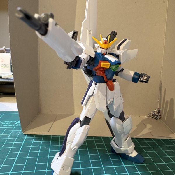 30周年なので大好きなGXを作ります！素組みですが、やっぱカッケー！完成させた時に武装を持たせてポージングさせない可能性があるので色々ポージングさせてみました笑（6枚目）