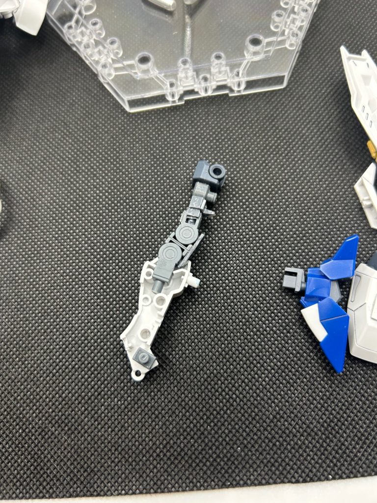 ジョイントパーツはボールデンアームズからのを使い，その他はランナー使いました。