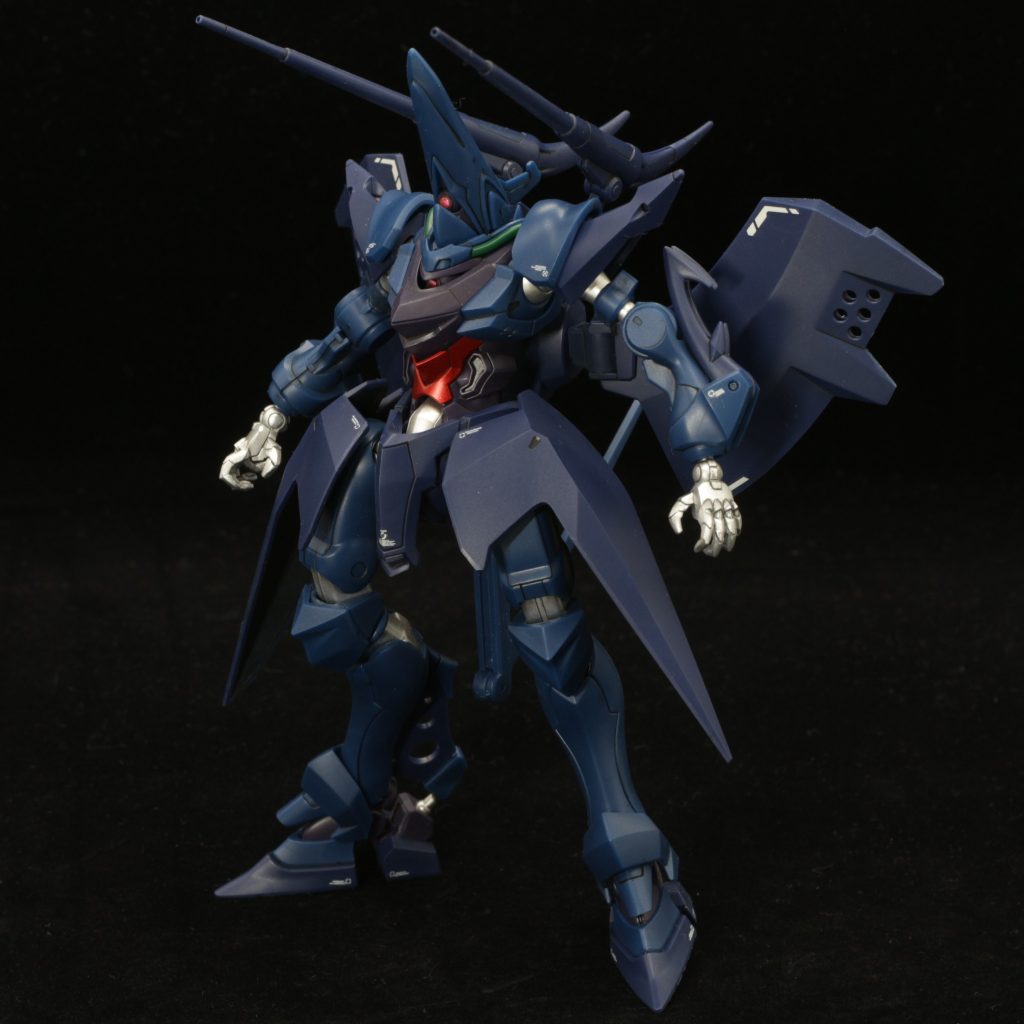 素晴らしいプロポーション！小さなパーツがたくさんあってRGみたいです。制作は大変でしたが，モノアイ可動やフェダーインライフルの色分けなど，HGとは思えなような作りがいのある神キットでした。
