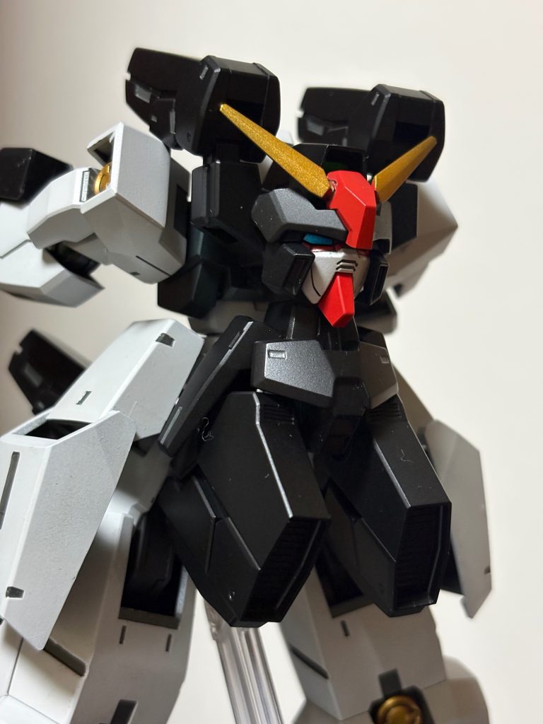 もちろんフェイスバーストモードでの砲撃も再現できます。今回セラフィムからアンテナをもう1セット用意し、通常・解放状態を2種のアンテナの差し替えで再現しています