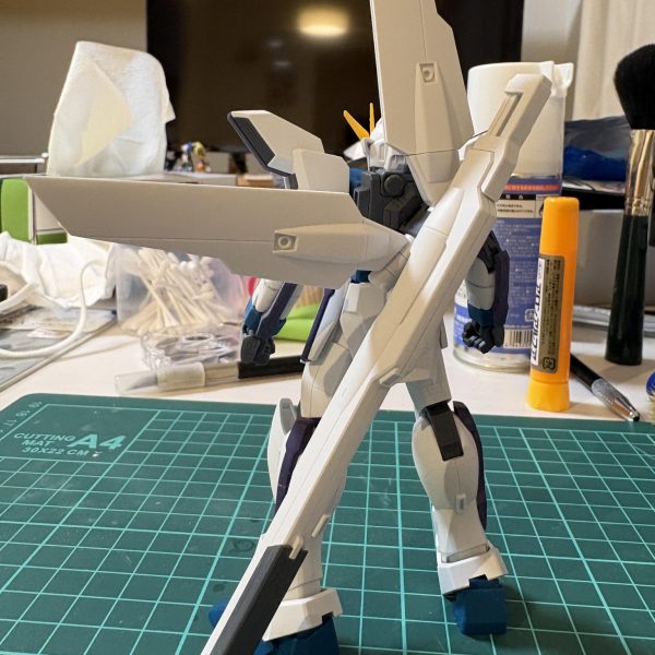 全身の表面処理が完了しましたこのあと腕をぶった斬って付け直しました再現したいGXは腕の青いパーツの位置がここじゃないといけないので、こだわった点です笑（5枚目）