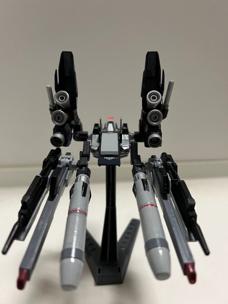 サポートメカのスタインユニット。ビームサブマシンガンとミサイルを装備で単体でもある程度の戦闘も可能。