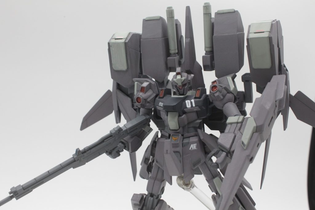 いやリゼルディフェンサーってMGでも出てるでしょ？ってそれはｂユニットの方。ＺＺをオマージュしたミサイルポッドシステムとハイパービームサーベルが輝く近距離用のにくいやつ。追加ユニット部分はプラ板で切り出しです。構造が単純で助かりました。MGというお手本があったのでサクサク作れた方だと思います。(それでもかかりましたけど)