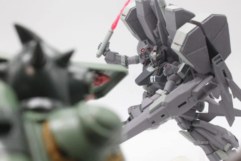 背中がめちゃくちゃデカいのがいいですね。リゼル本当に好きなので再版ある度に買ってしまいます。まだ制作中のやつもいくつか…
