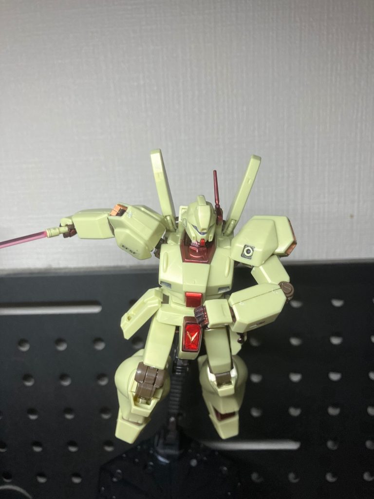 アクションポーズ。逆シャアやUCを参考にしています