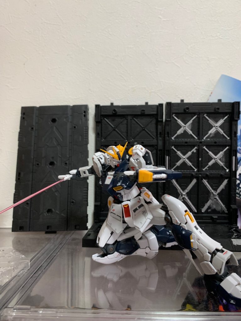 さて1回目は自分のスマホのおすすめ写真に出てくるRGνガンダムです！プロモーションがカッコよくおすすめのキットです！