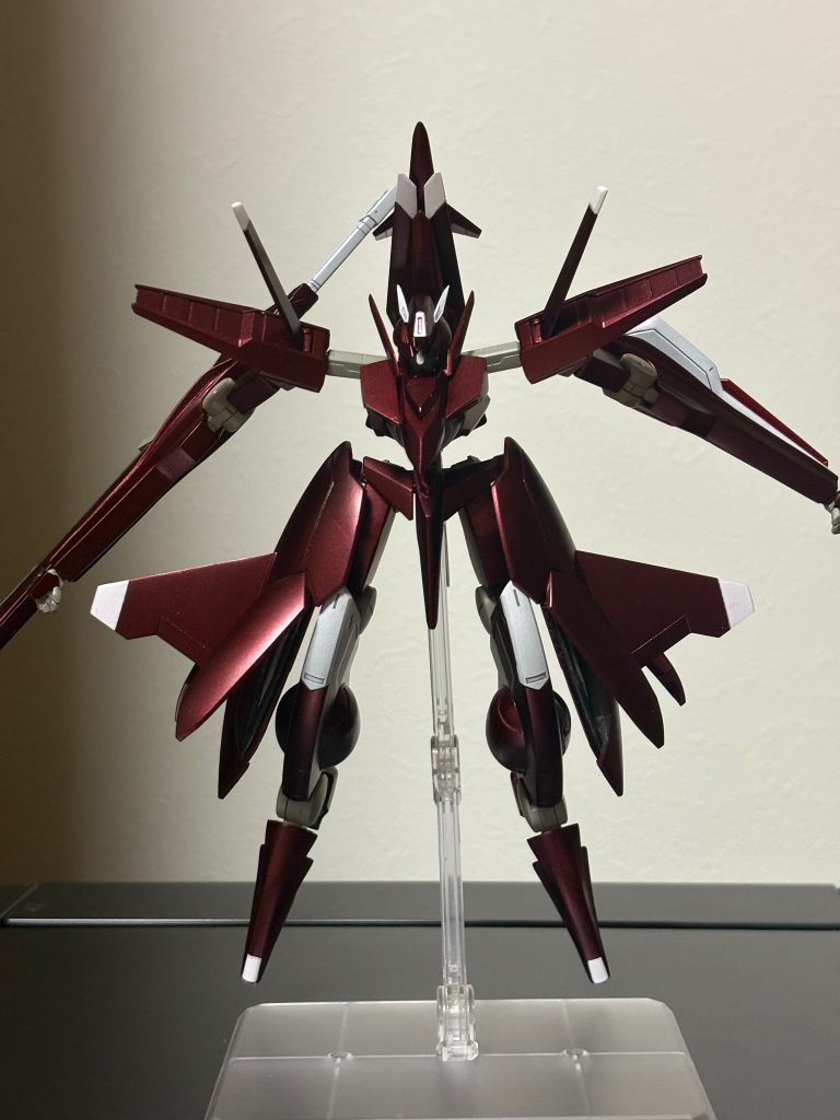 今回は最終決戦時にソレビ号内でケルディムと対峙した際の、少し暗めのレッドをイメージした艶消しキャンディレッドで仕上げました。また特徴的な四つ目は蛍光レッドで塗装し、UVライトで発光します。