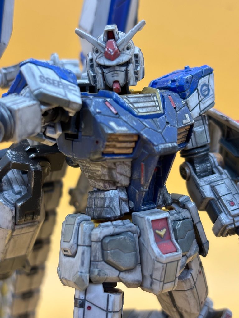 RG Hi-νガンダムを作るために(2026.5月投稿済)、ウェザリング/汚しを重点的にトライした習作です。調子に乗って汚しまくっていたらあと戻りできないほど汚れてしまいました。写真では撮影方法のためか少し控えめに見えてます。