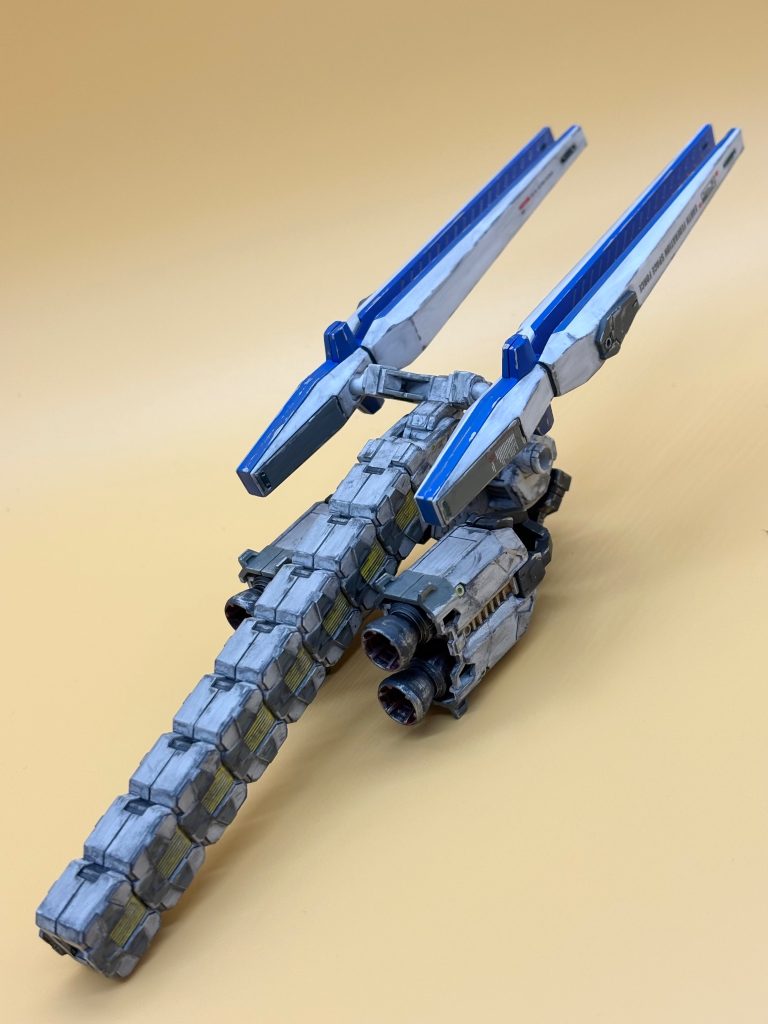 でかすぎるグラスフェザーウィングは無しとして、プロトフィンファンネルをくっつけました。直径3ミリのランナーを使うだけで簡単に装着できます。
