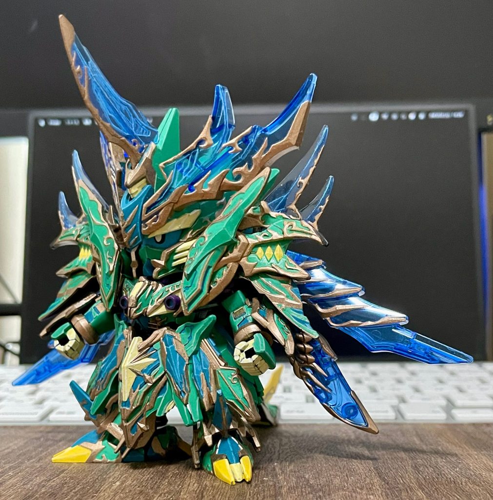 このキットのサンプル写真を見たときに「これはジンオウガだ！」と思ってしまったのが動悸でした。後述しますが肩アーマーがまんまジンオウガだったのは後で気づいて笑いました。