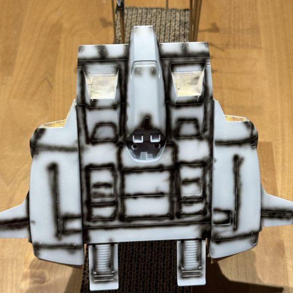 先日のメッサー塗装失敗は忘れてドダイ塗装で本日は楽しんでおります^o^白サフ→シェード（黒濃いめ）→ティターンズブルー→インディーブルーまでエアブラシ塗装あとはゆっくり楽しみながら色付けしていきます^o^マスキングも、まあまあ合格範囲っすかね（2枚目）