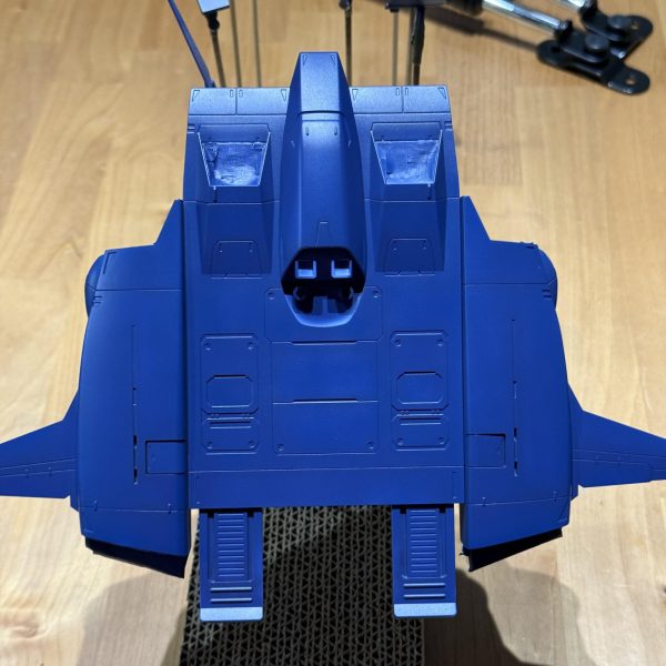 先日のメッサー塗装失敗は忘れてドダイ塗装で本日は楽しんでおります^o^白サフ→シェード（黒濃いめ）→ティターンズブルー→インディーブルーまでエアブラシ塗装あとはゆっくり楽しみながら色付けしていきます^o^マスキングも、まあまあ合格範囲っすかね（4枚目）
