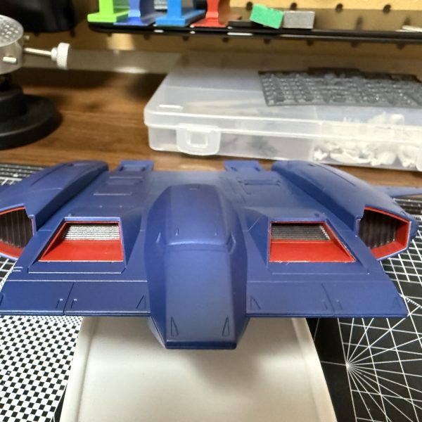 先日のメッサー塗装失敗は忘れてドダイ塗装で本日は楽しんでおります^o^白サフ→シェード（黒濃いめ）→ティターンズブルー→インディーブルーまでエアブラシ塗装あとはゆっくり楽しみながら色付けしていきます^o^マスキングも、まあまあ合格範囲っすかね（5枚目）