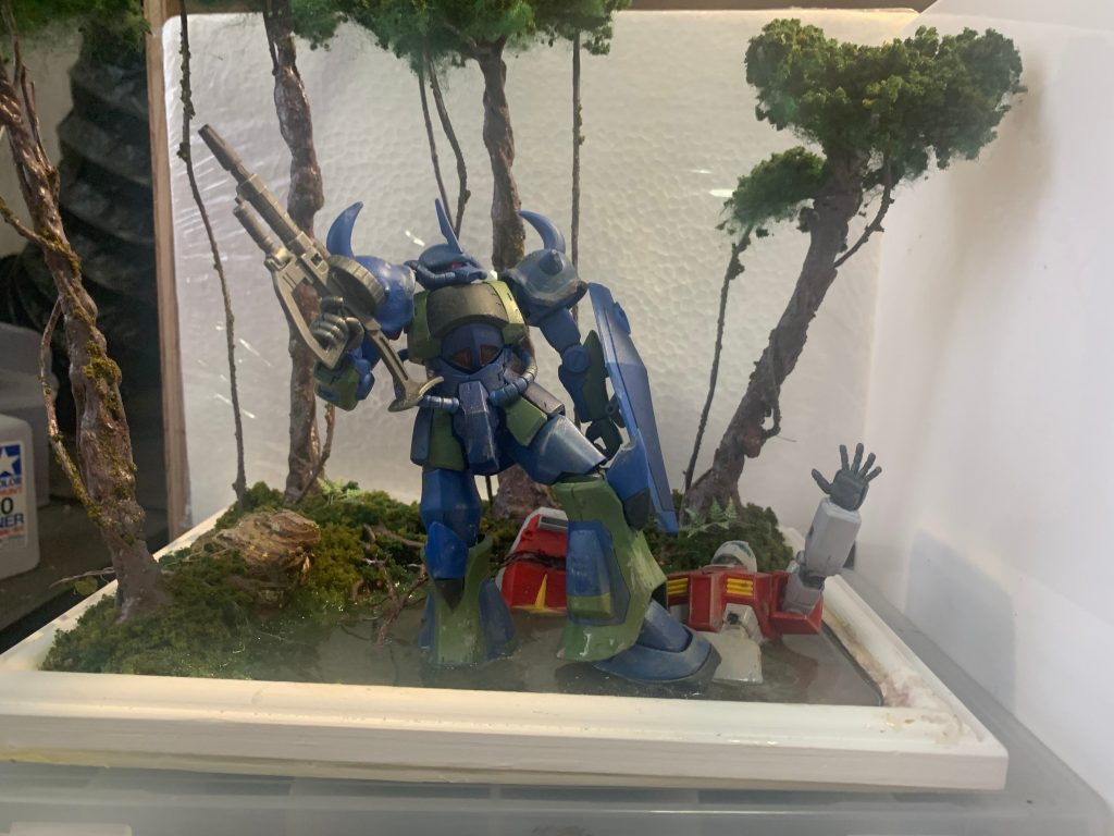 ガトーはドズル配下の武人ですので所属は宇宙攻撃軍、つまりジャブロー侵攻作戦には参加していません。でも、細かいことはまあいいじゃないですか。(zaku-kao4)