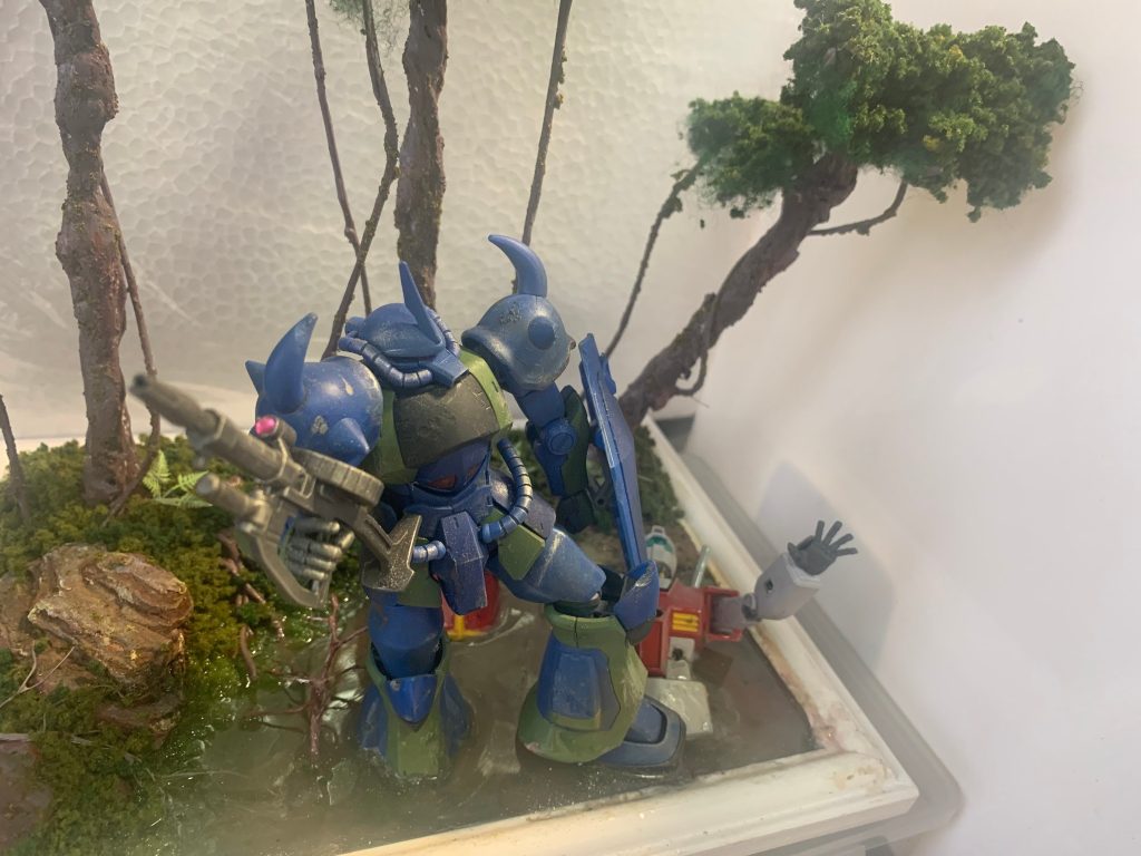 私は基本的にジオンラブ、連邦ディスなのでジムはこういう扱いになってしまいます。ジークジオン‼(zaku-kao2)